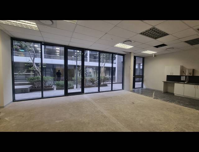 236M² OFFICE TO LET IN WOODSTOCK